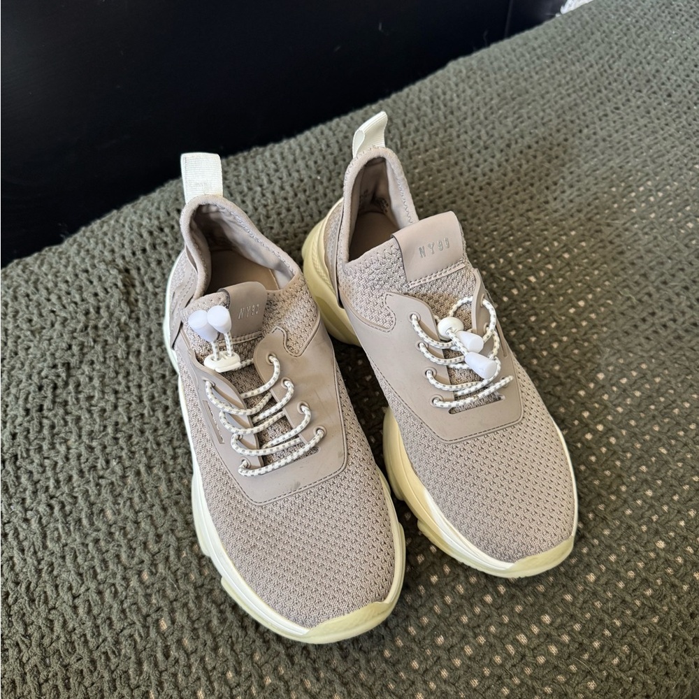 Steve Madden Myles Sneaker Taupe (Women's 7.5)